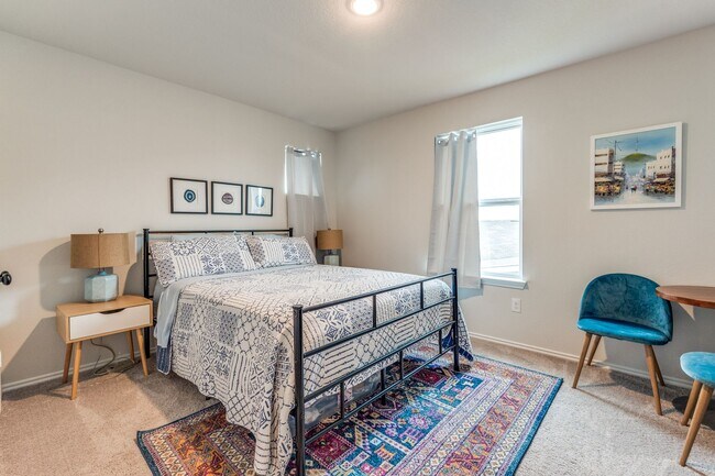 Building Photo - SPACIOUS 4-BEDROOM HOME IN BELLA ROSA