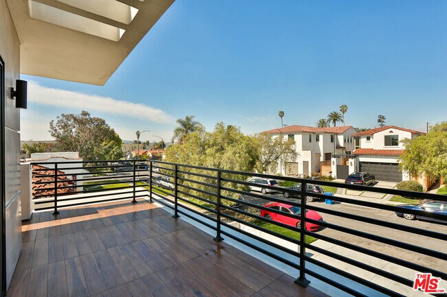 Building Photo - 1622 S Mansfield Ave