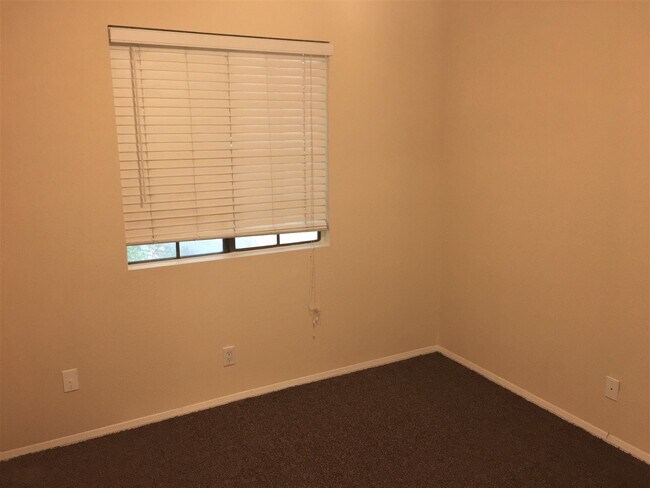 Building Photo - **EXCELLENT 3br/2.5ba/2carport TOWNHOUSE (GUADALUPE & GILBERT)**