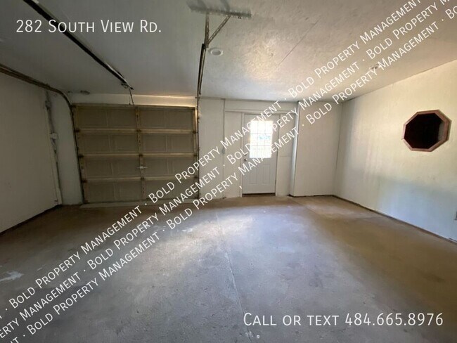 Building Photo - 282 S View Rd