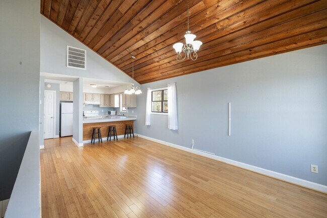 Building Photo - 219 Patane