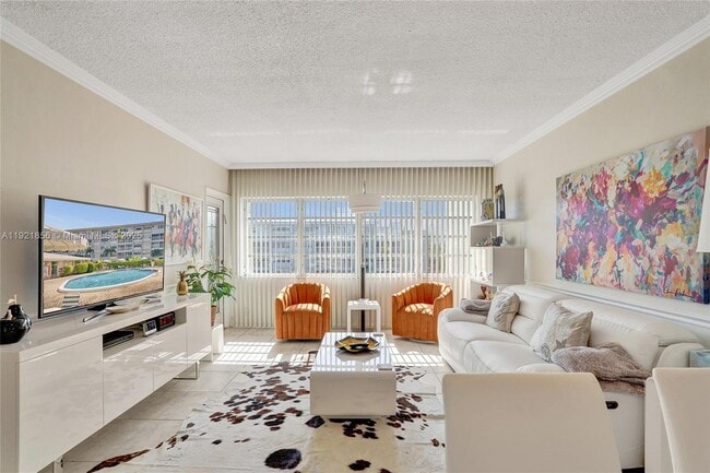 Building Photo - 330 SE 2nd St