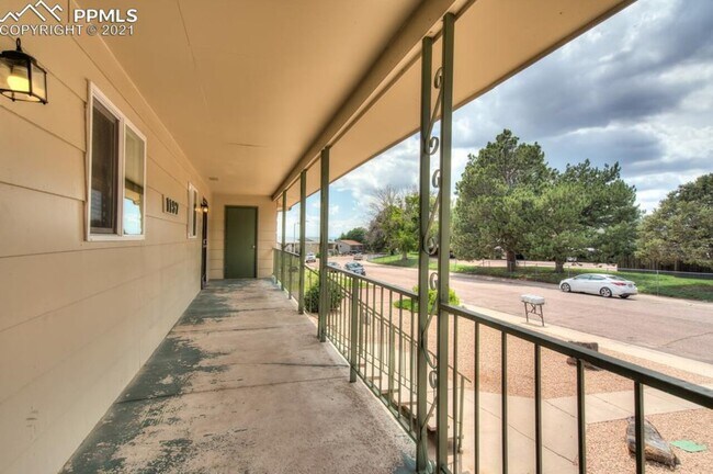 Building Photo - 1197 Cree Fourplex