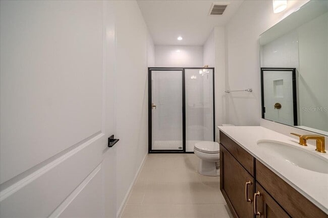 Building Photo - 1895 Pinecliff Dr