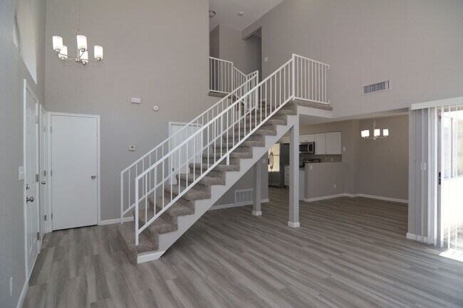 Building Photo - Remodeled 3 Bedroom 2.5 Bath House! West T...