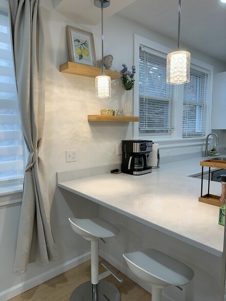 Building Photo - 5640 Beacon St