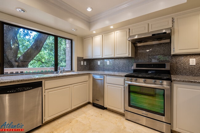 Building Photo - Beautiful Los Gatos Home | Remodeled | Ama...