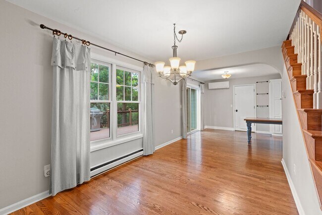 Building Photo - Rare Find in Kensington South – Park Views...