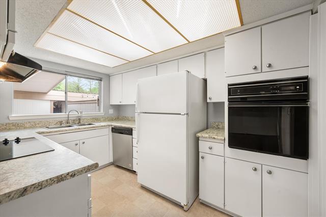 Building Photo - 376 Westview Terrace