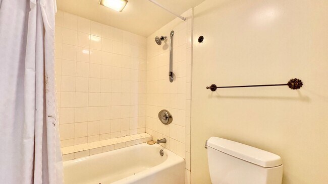 Building Photo - Available NOW - Highly Desired 2 BED 2 BAT...