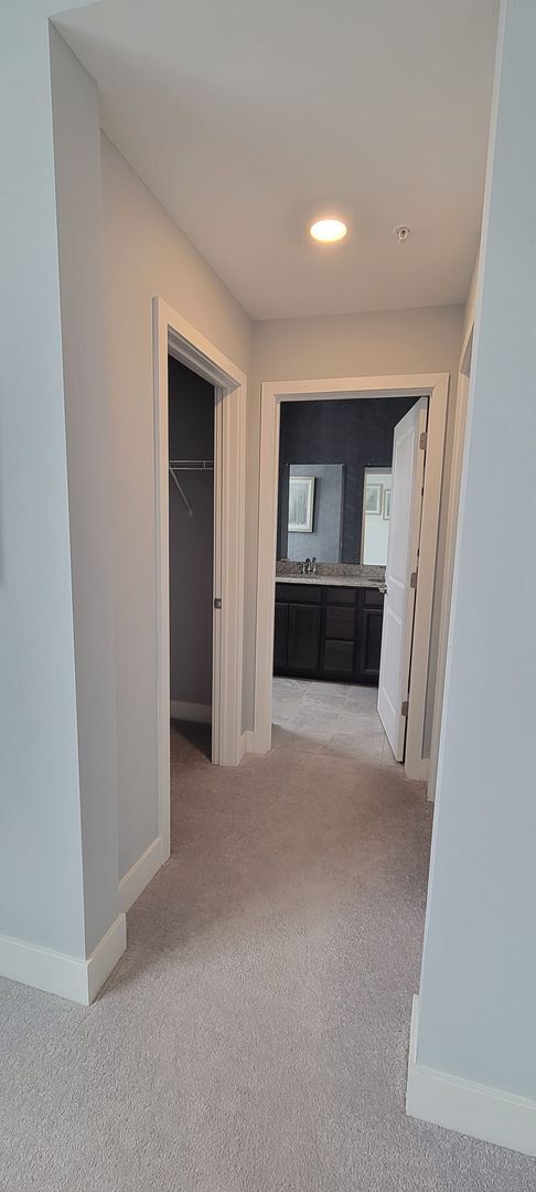 Building Photo - Large Townhome - Bensalem