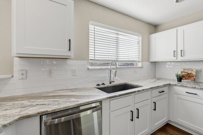 Building Photo - 1412 Prairie Rock