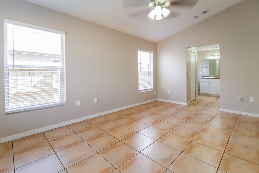 Building Photo - 312 Riunite Cir