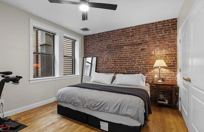 Building Photo - Bright & Spacious Unit with Natural Light