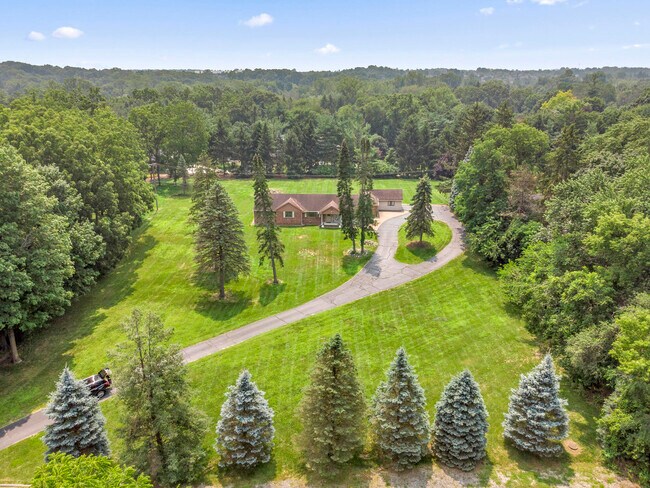 Building Photo - 46105 W Seven Mile Rd