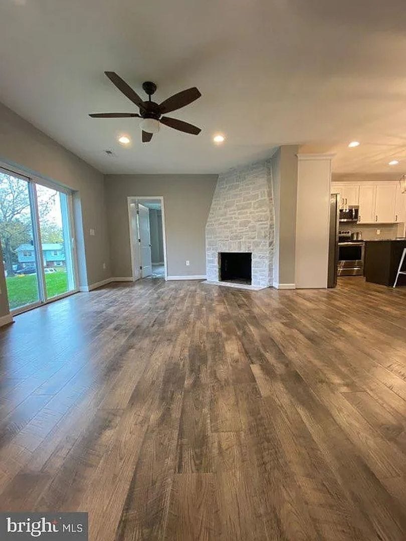 Building Photo - 211 Sillery Bay Rd