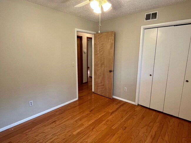 Building Photo - Cute 3 bed 1.5 Bath in Midwest City