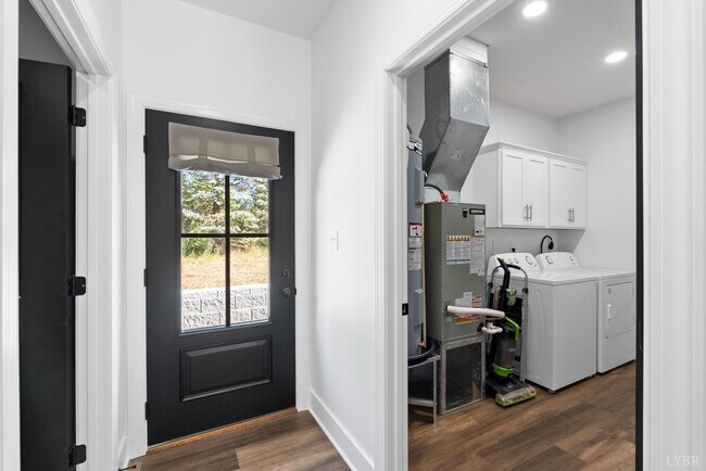 Building Photo - 45 Savage Dr