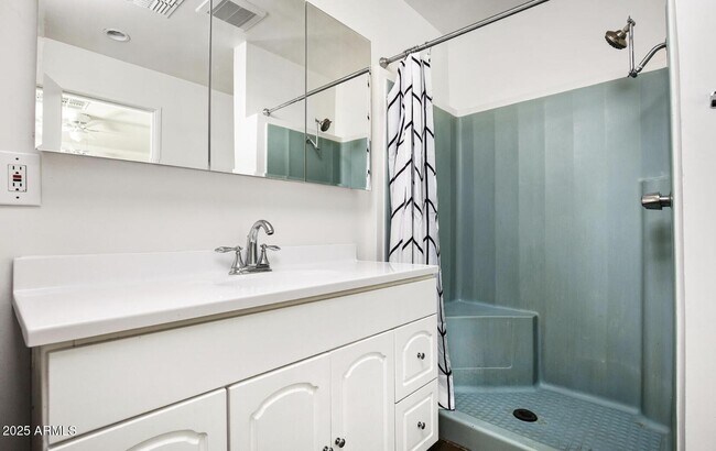 Building Photo - 3914 E Cheery Lynn Rd