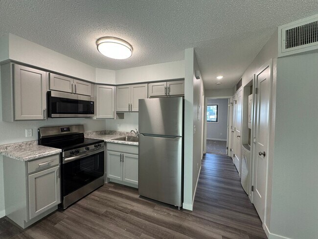 Building Photo - 2639 Westwinds Dr