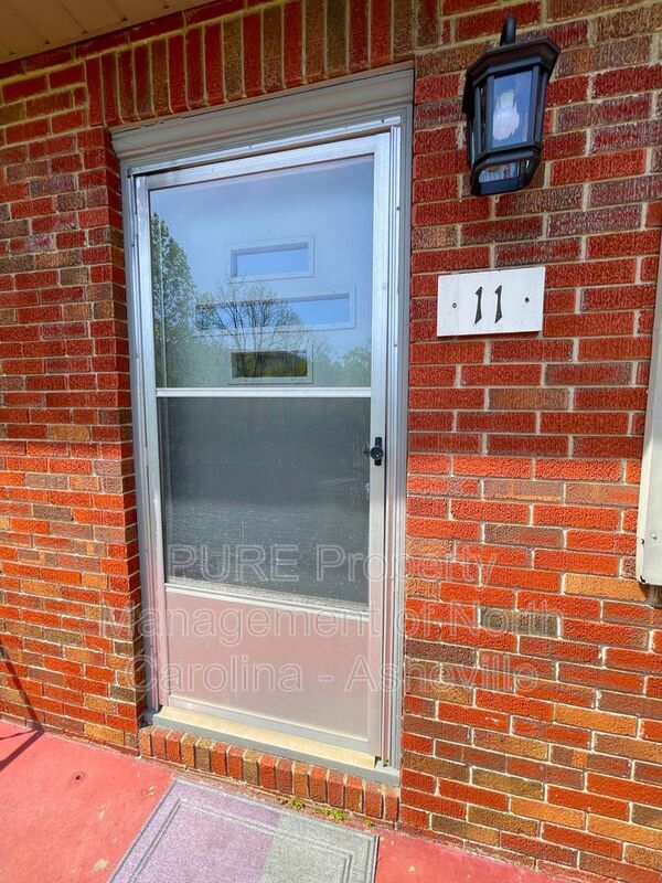 Building Photo - 11 Edgewood Rd S