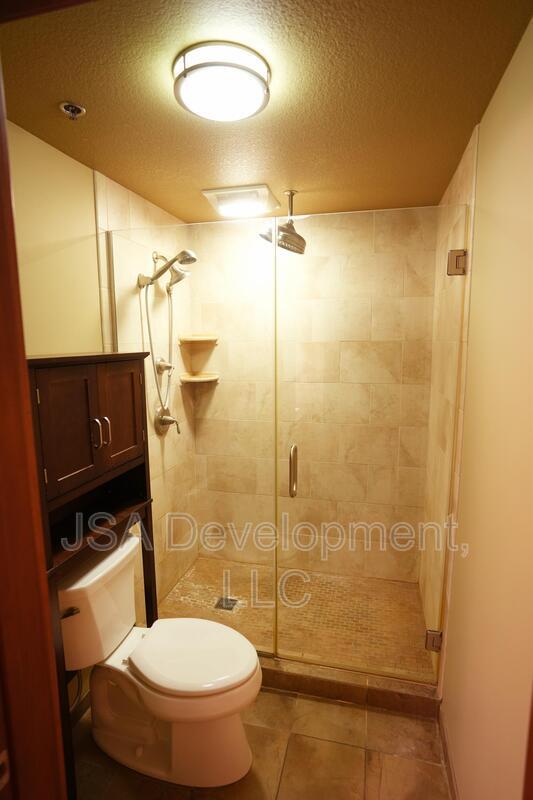 Building Photo - 208 E 4th St