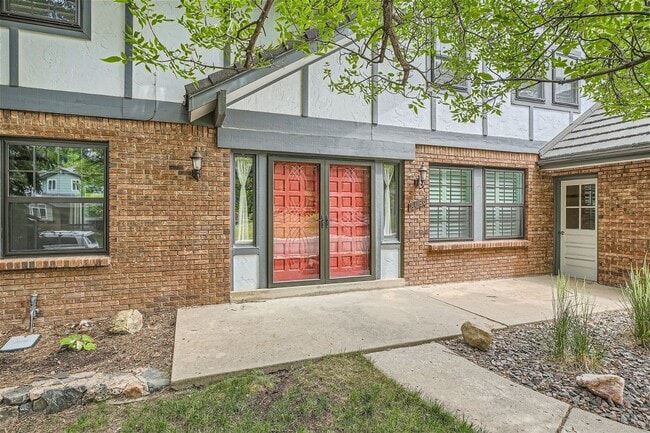 Building Photo - **Stunning 5-Bedroom 4-Bathroom Home in Li...