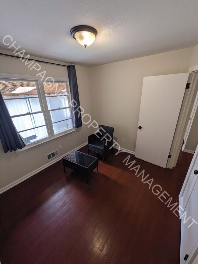 Building Photo - Single Family Home in KC