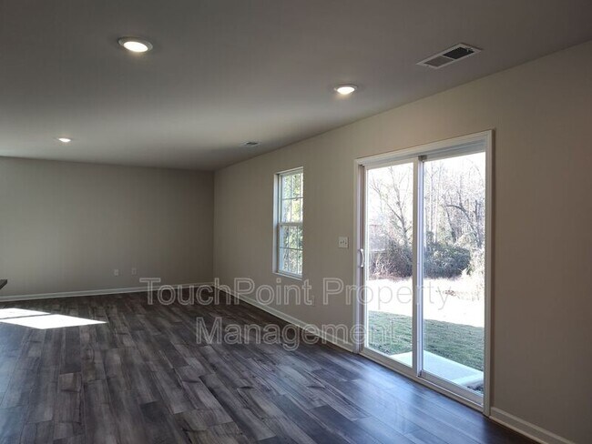 Building Photo - 3247 Crawford Ave