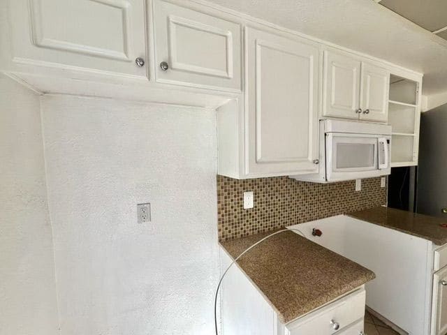 Building Photo - 1460 Kendall Dr