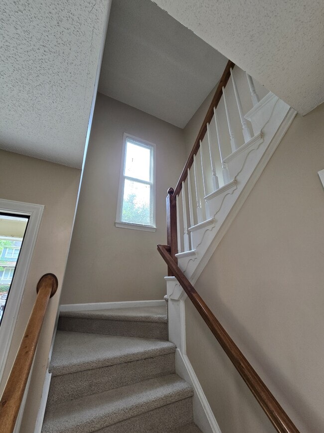 Building Photo - 1500 Oakland Hills Way