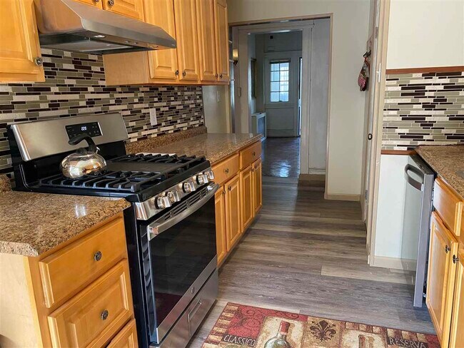 Building Photo - 163 Jewett Ave