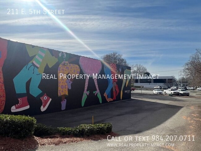 Building Photo - 211 E 5th St