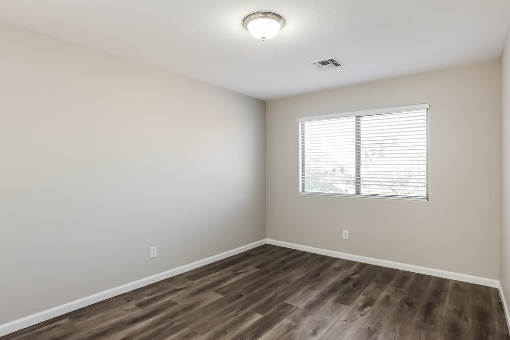 Building Photo - 2505 W Red Fox Rd