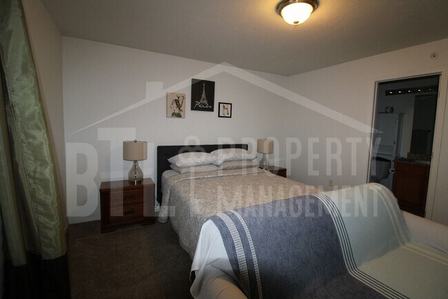 Building Photo - MOVE IN SPECIAL! Beautiful 3-Bedroom Home Near the Branson Strip