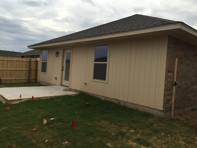 Building Photo - Three Bedroom Home Available for Lease in ...