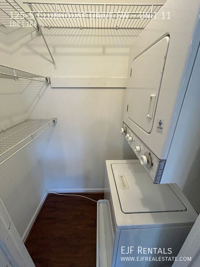 Building Photo - 125 Clubhouse Dr SW