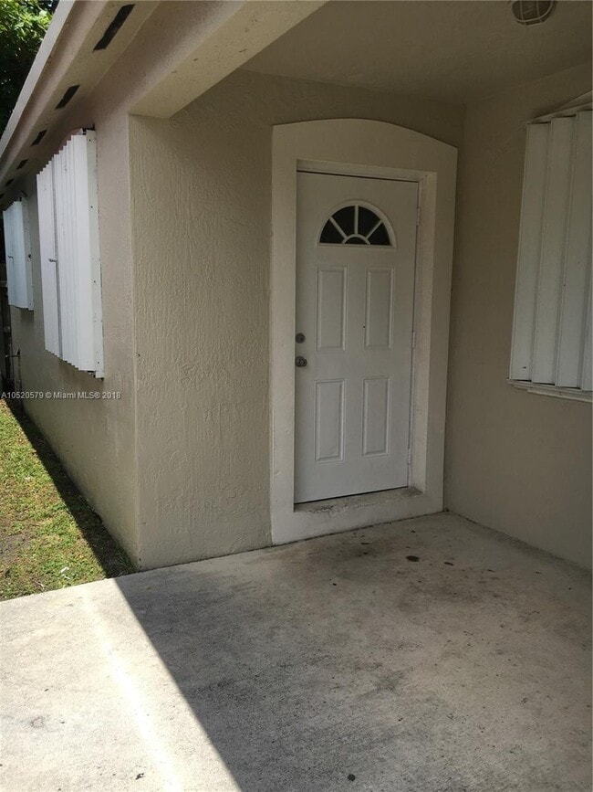 Building Photo - 3 bedroom in Miami FL 33142