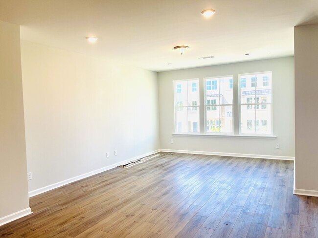 Building Photo - 106 Hickory Plns Rd