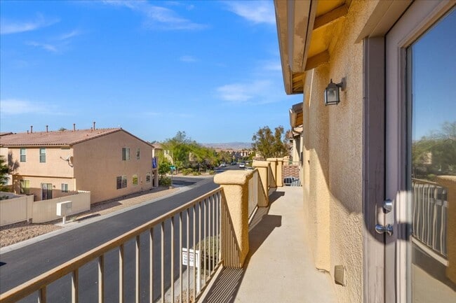 Building Photo - Newly Updated 4 bd, 3 bth Must See No Carpet