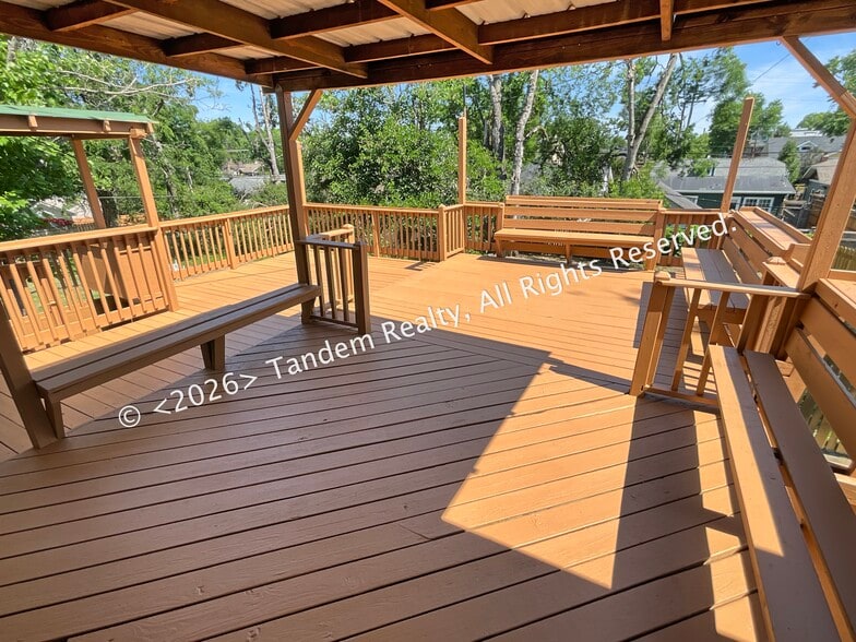 Building Photo - 2228 Ashwood Ave