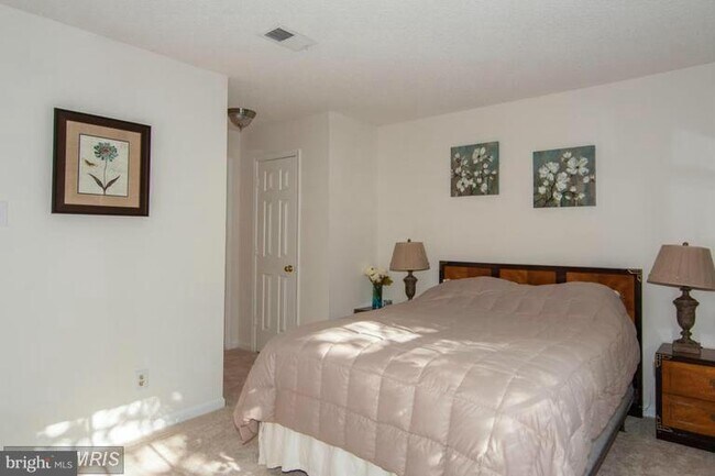 Building Photo - 12104 Green Leaf Ct