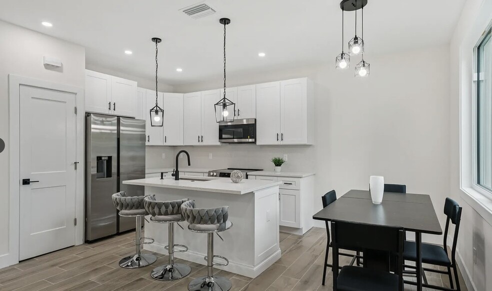 Building Photo - 12236 Land St