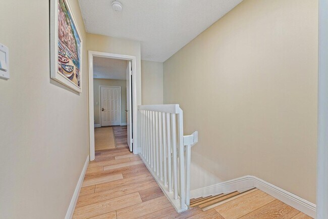 Building Photo - 353 S US Hwy 1