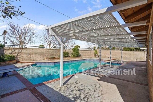 Building Photo - 28015 Glasser Ave