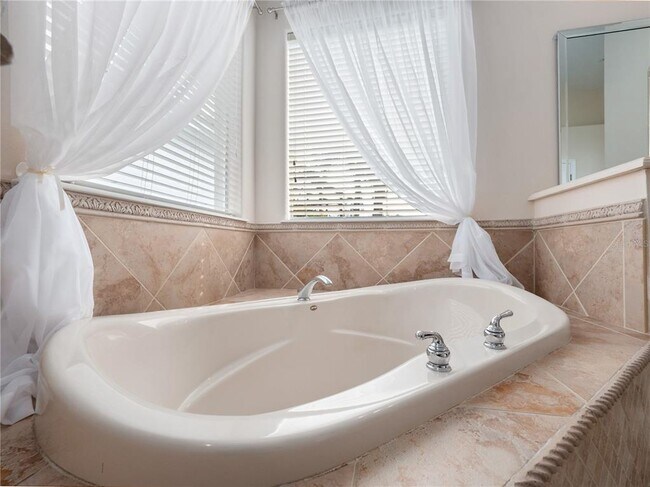 Building Photo - 488 Chelsea Ave