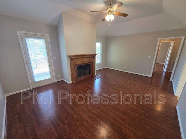 Building Photo - 2426 Bennington Dr