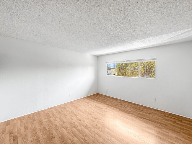 Building Photo - SD: Comfortable 2BD/2BA Condo in Chula Vista with Covered Patio & 2 Parking Spaces