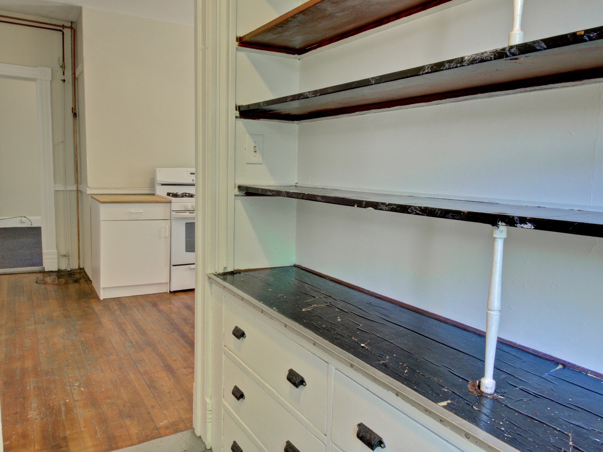 Building Photo - 324 Valley St