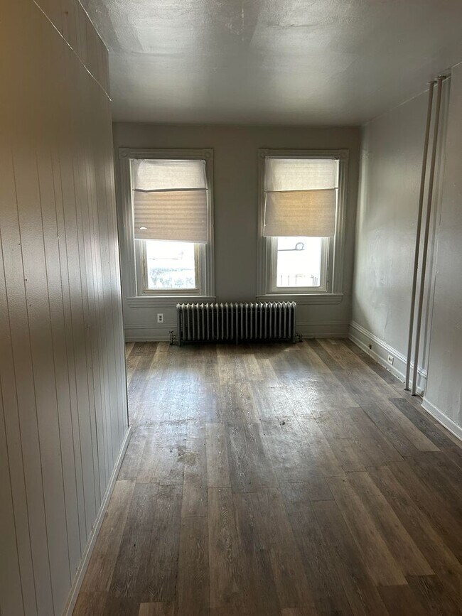 Building Photo - 535 George St